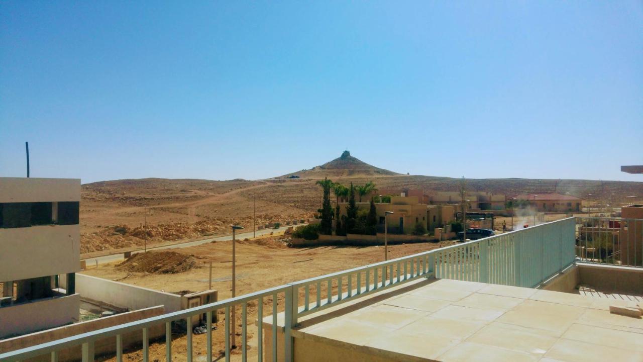 הבית ליד המצוק By The Cliff Micpe Ramon Exteriér fotografie