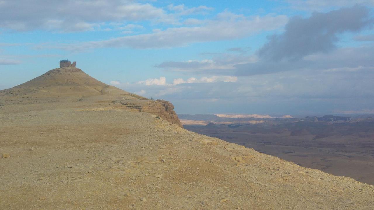 הבית ליד המצוק By The Cliff Micpe Ramon Exteriér fotografie