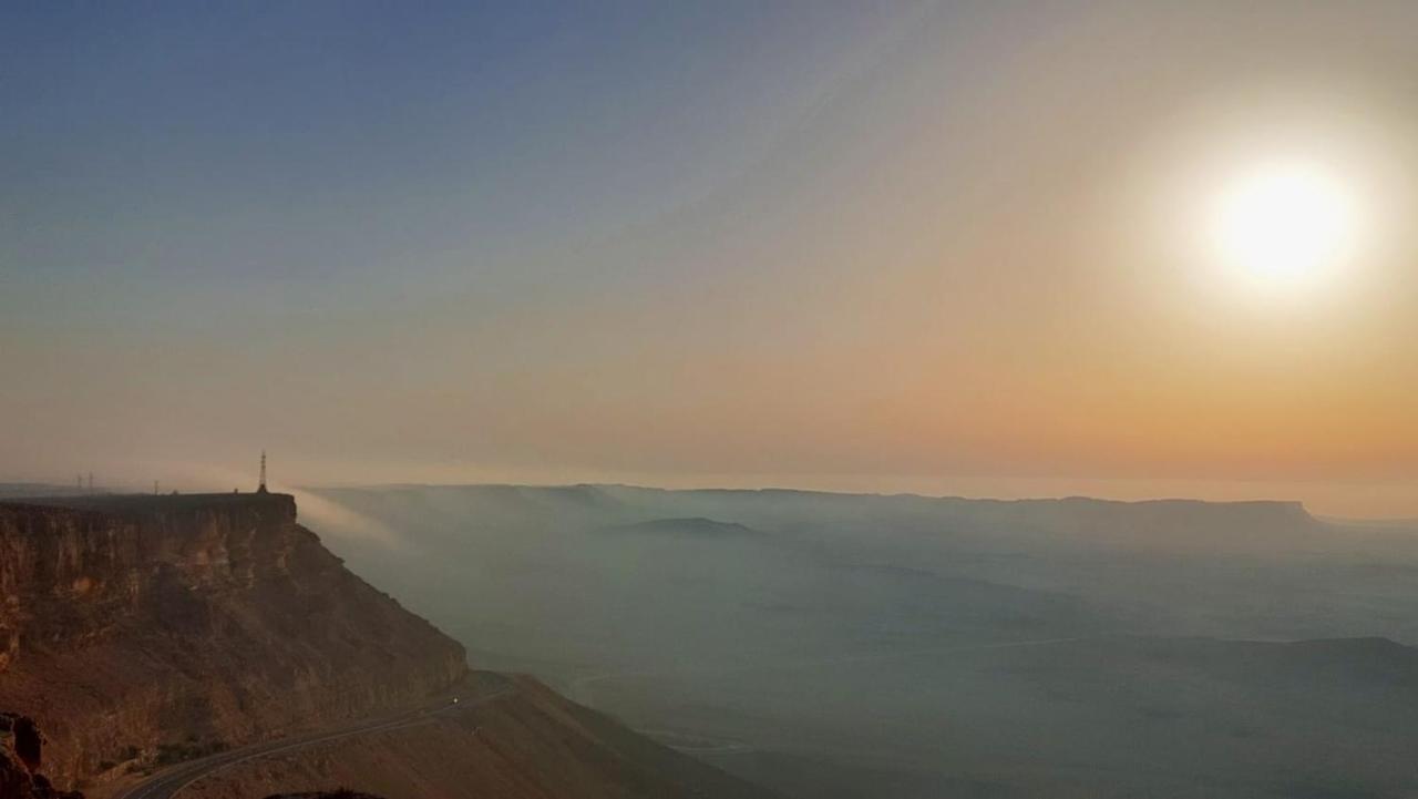 הבית ליד המצוק By The Cliff Micpe Ramon Exteriér fotografie