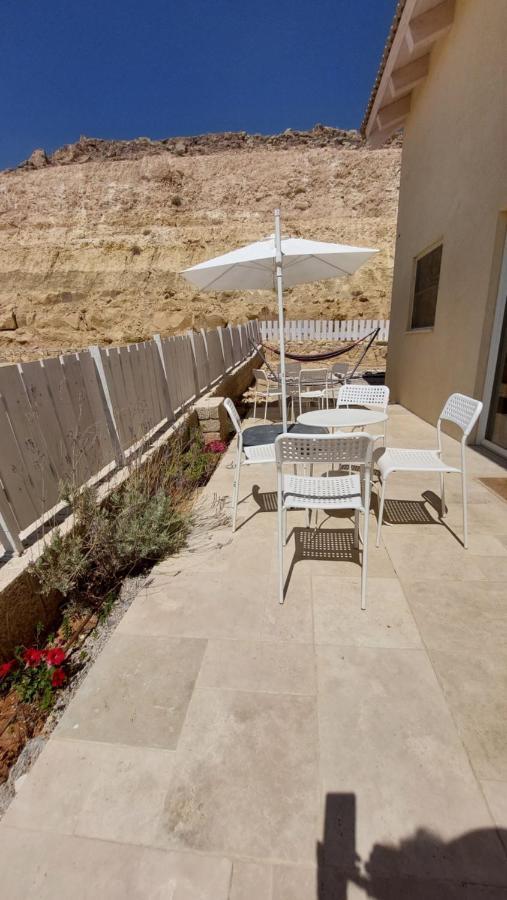 הבית ליד המצוק By The Cliff Micpe Ramon Exteriér fotografie